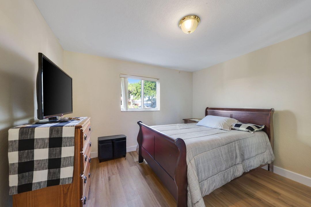 For Sale: $1,100,000 (4 beds, 3 baths, 2240 Square Feet)