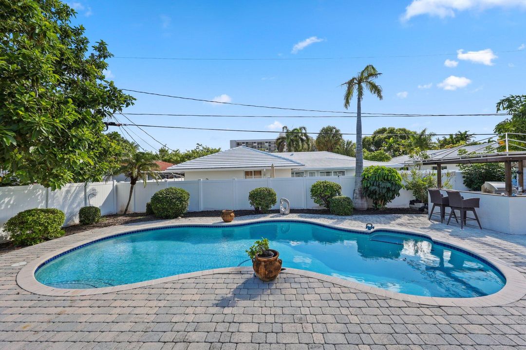 For Sale: $1,100,000 (4 beds, 3 baths, 2240 Square Feet)