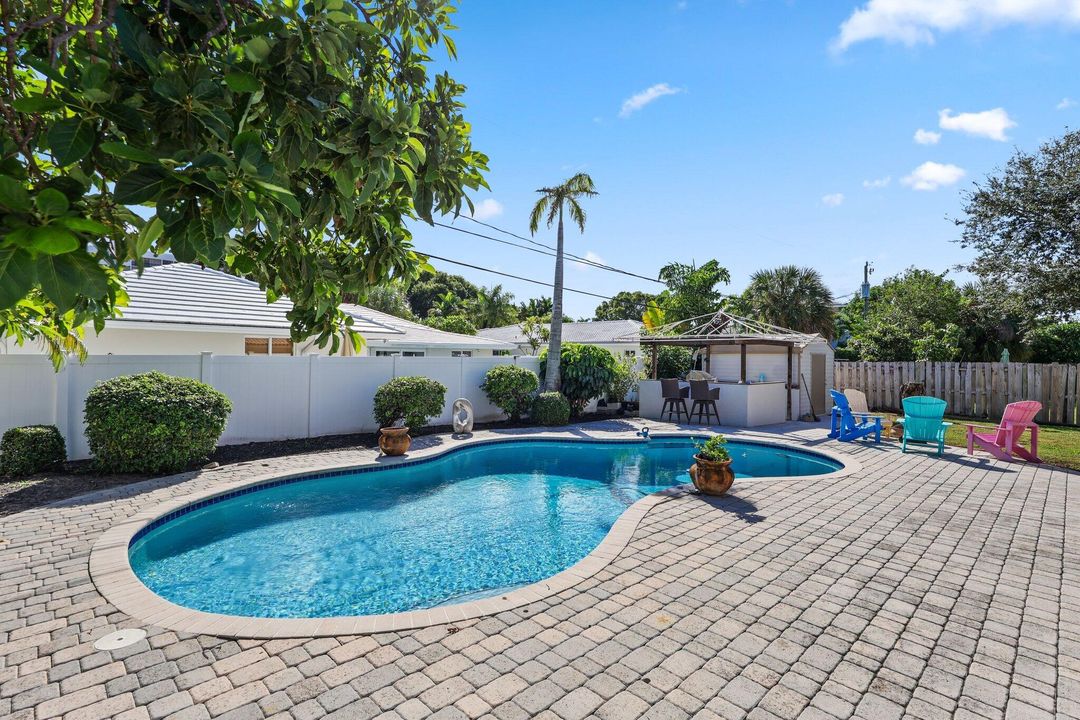 For Sale: $1,100,000 (4 beds, 3 baths, 2240 Square Feet)