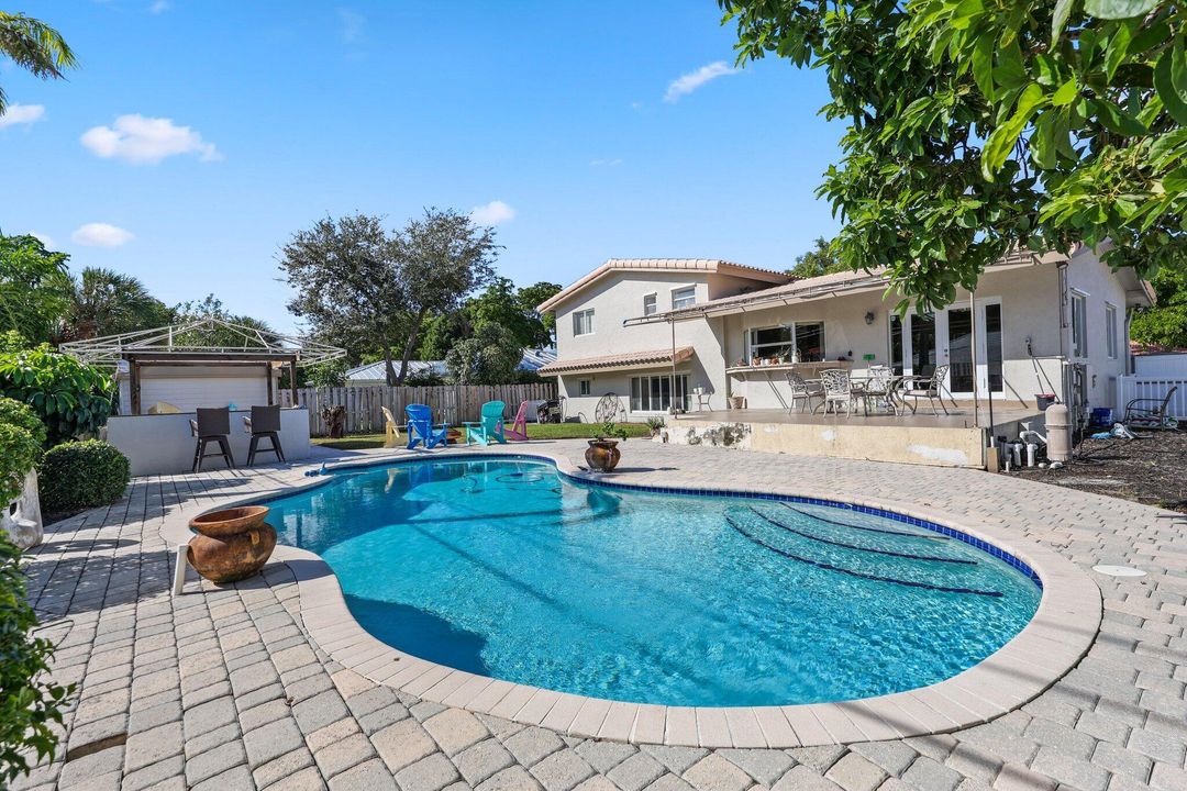 For Sale: $1,100,000 (4 beds, 3 baths, 2240 Square Feet)