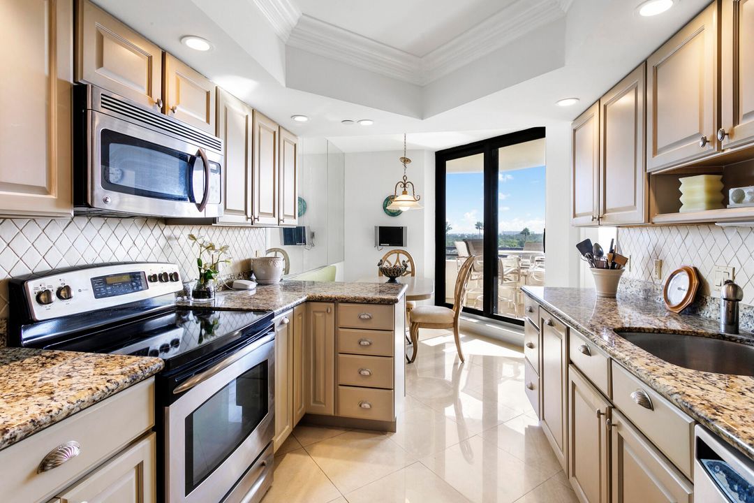 For Sale: $795,000 (3 beds, 3 baths, 2024 Square Feet)