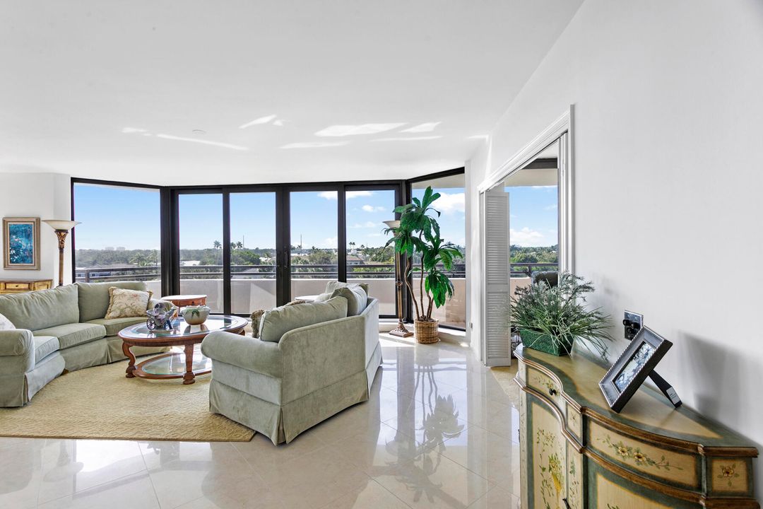 For Sale: $795,000 (3 beds, 3 baths, 2024 Square Feet)