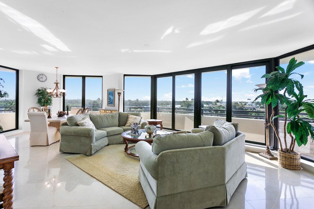 For Sale: $795,000 (3 beds, 3 baths, 2024 Square Feet)