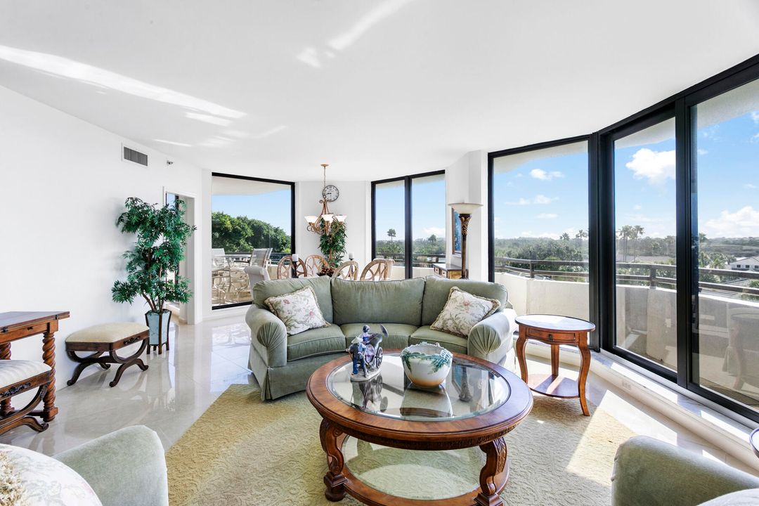 For Sale: $795,000 (3 beds, 3 baths, 2024 Square Feet)