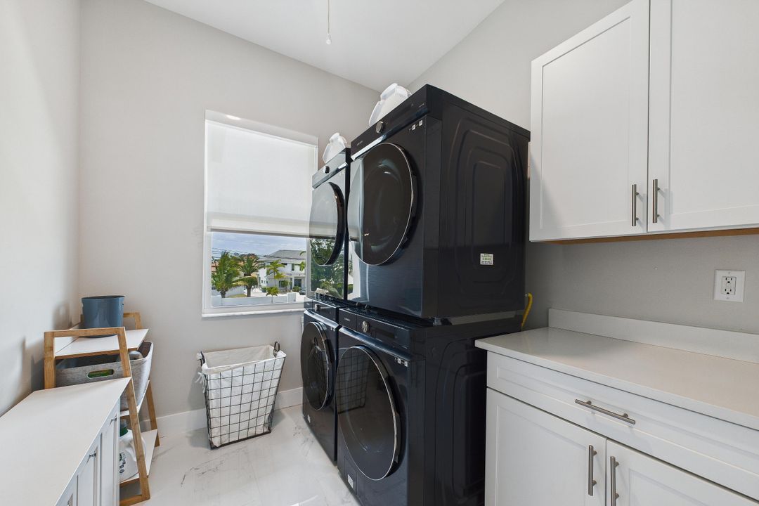 待售: $1,500,000 (7 贝兹, 3 浴室, 4593 平方英尺)