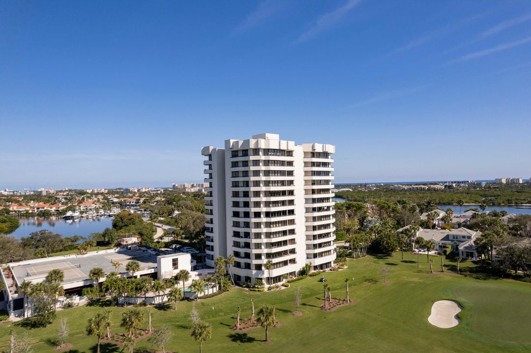 For Sale: $795,000 (3 beds, 3 baths, 2024 Square Feet)