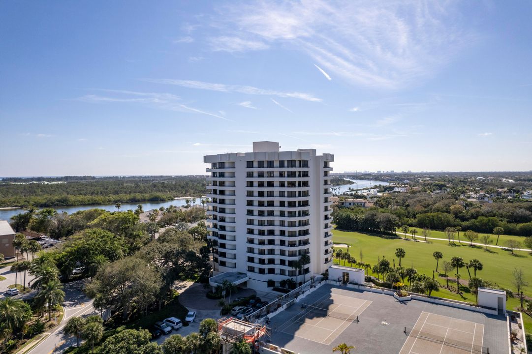 For Sale: $795,000 (3 beds, 3 baths, 2024 Square Feet)