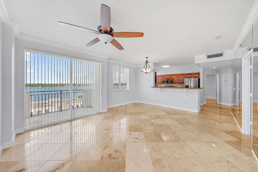 For Sale: $475,000 (2 beds, 2 baths, 1112 Square Feet)