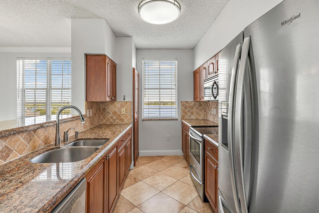 For Sale: $475,000 (2 beds, 2 baths, 1112 Square Feet)