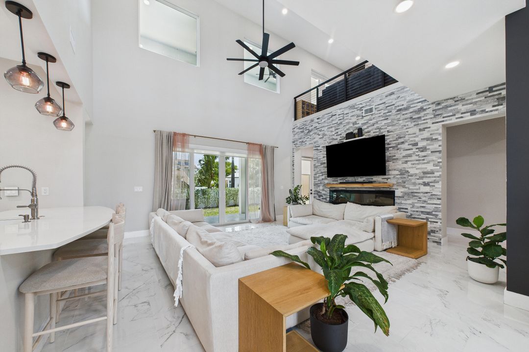 待售: $1,500,000 (7 贝兹, 3 浴室, 4593 平方英尺)