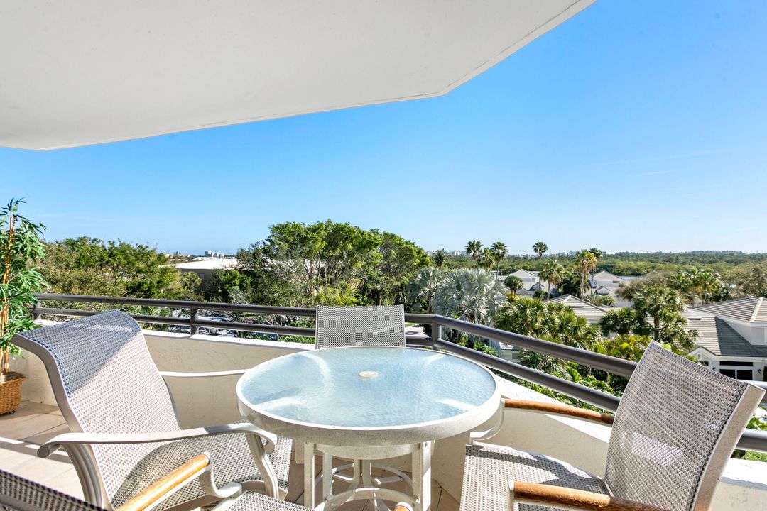 For Sale: $795,000 (3 beds, 3 baths, 2024 Square Feet)