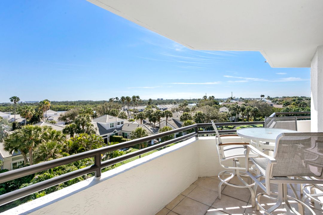 For Sale: $795,000 (3 beds, 3 baths, 2024 Square Feet)