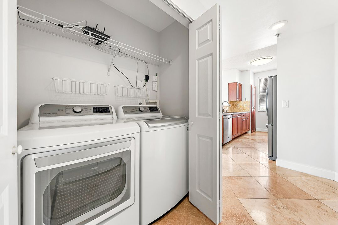 For Sale: $475,000 (2 beds, 2 baths, 1112 Square Feet)