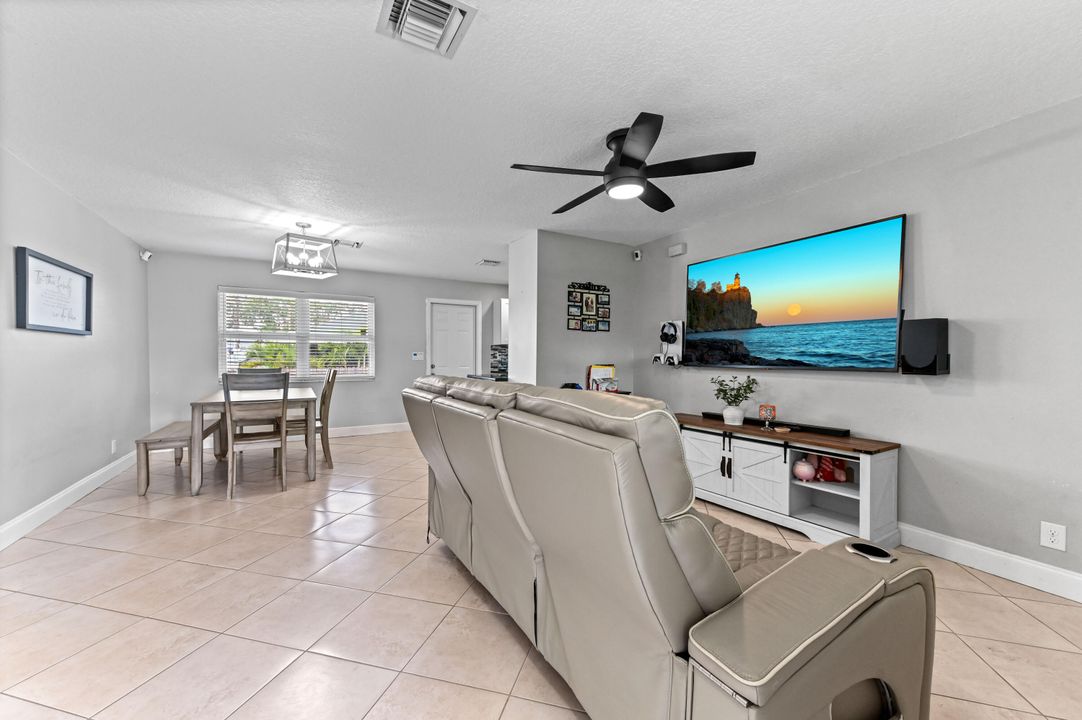 Active With Contract: $3,300 (3 beds, 2 baths, 1811 Square Feet)