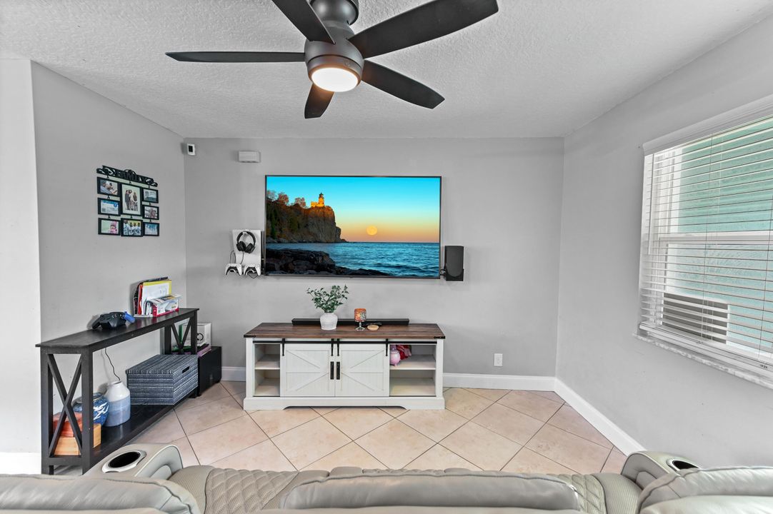 Active With Contract: $3,300 (3 beds, 2 baths, 1811 Square Feet)