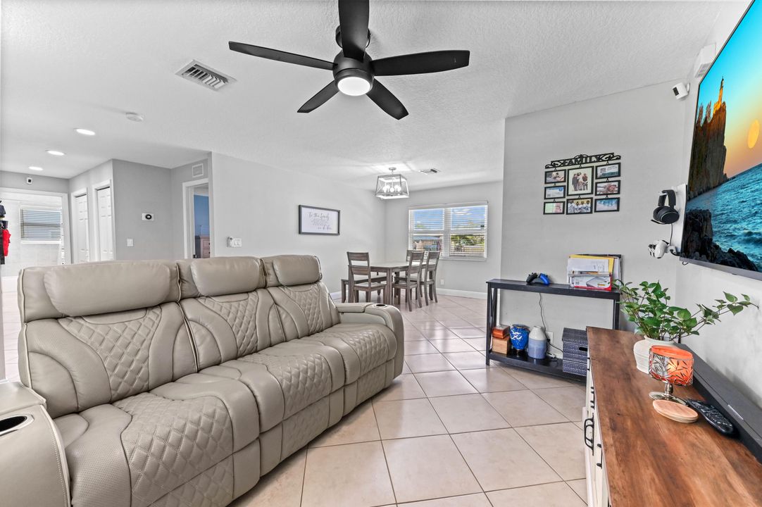 Active With Contract: $3,300 (3 beds, 2 baths, 1811 Square Feet)