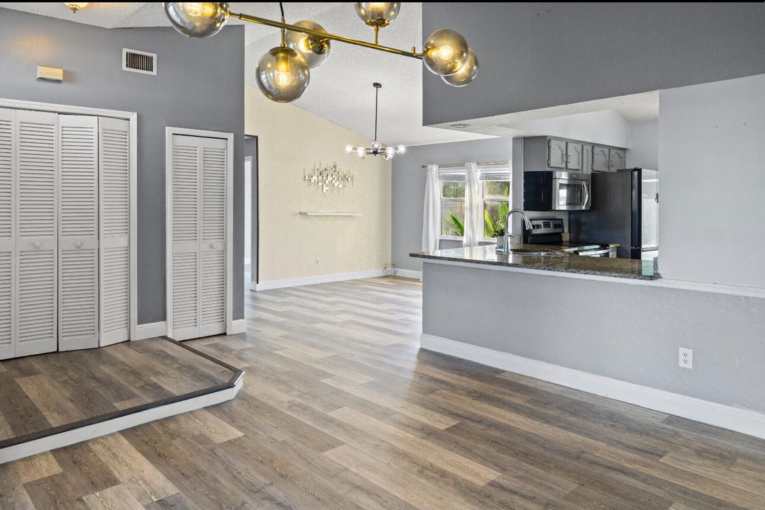 For Rent: $3,000 (3 beds, 2 baths, 1684 Square Feet)