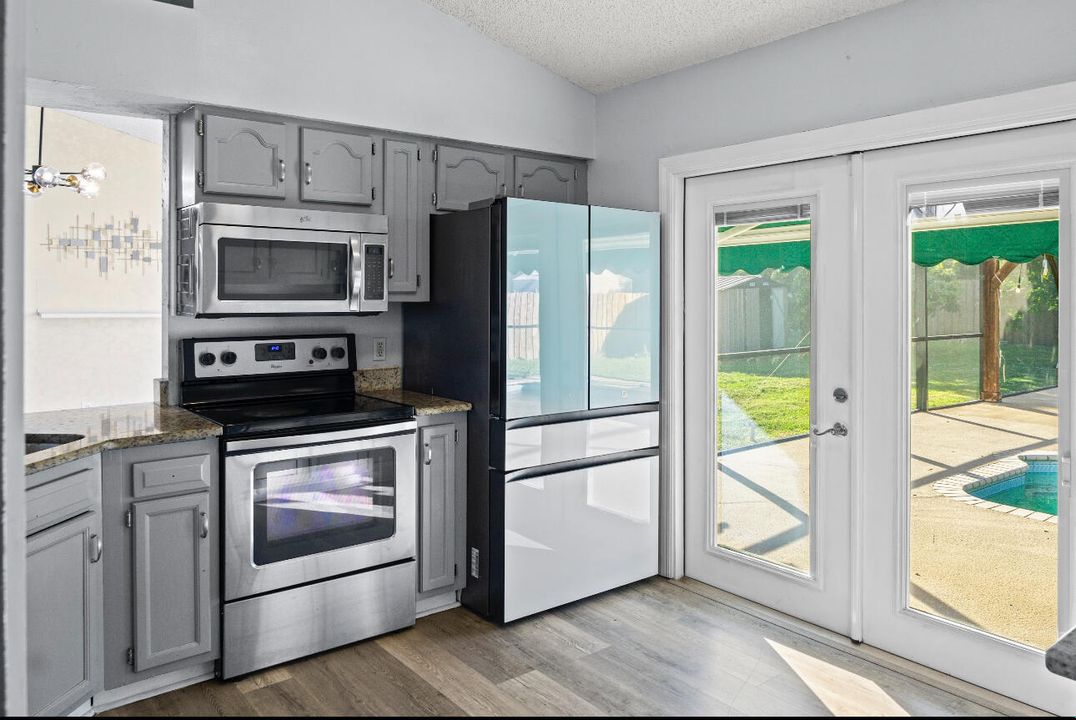 For Rent: $3,000 (3 beds, 2 baths, 1684 Square Feet)