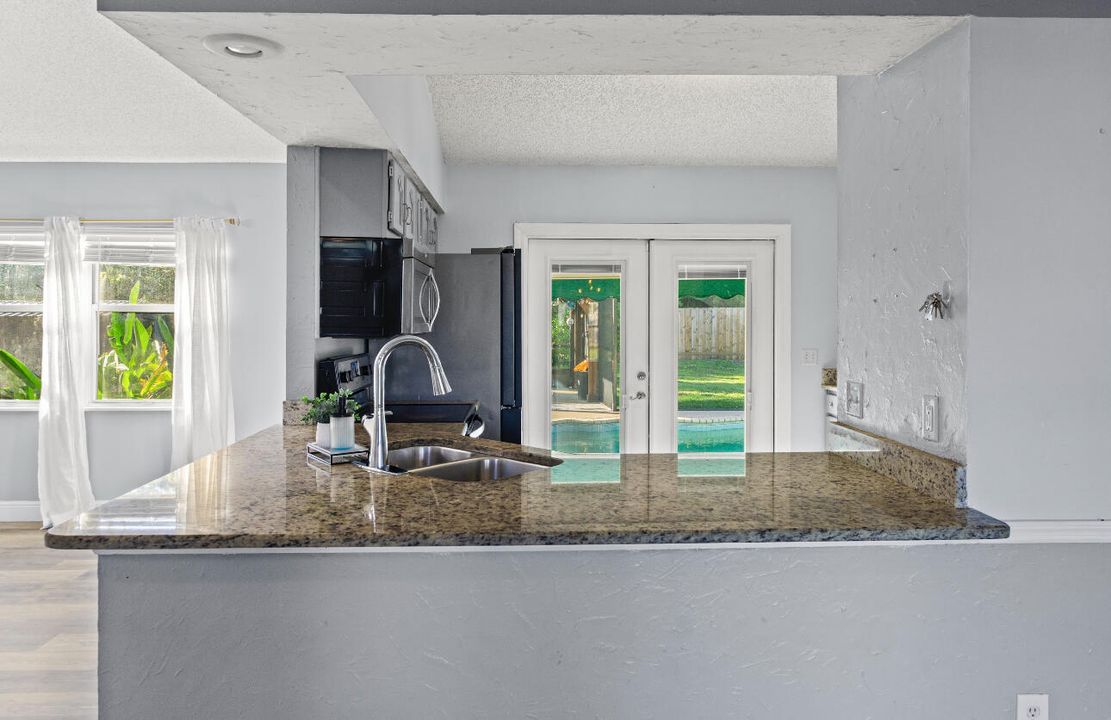 For Rent: $3,000 (3 beds, 2 baths, 1684 Square Feet)