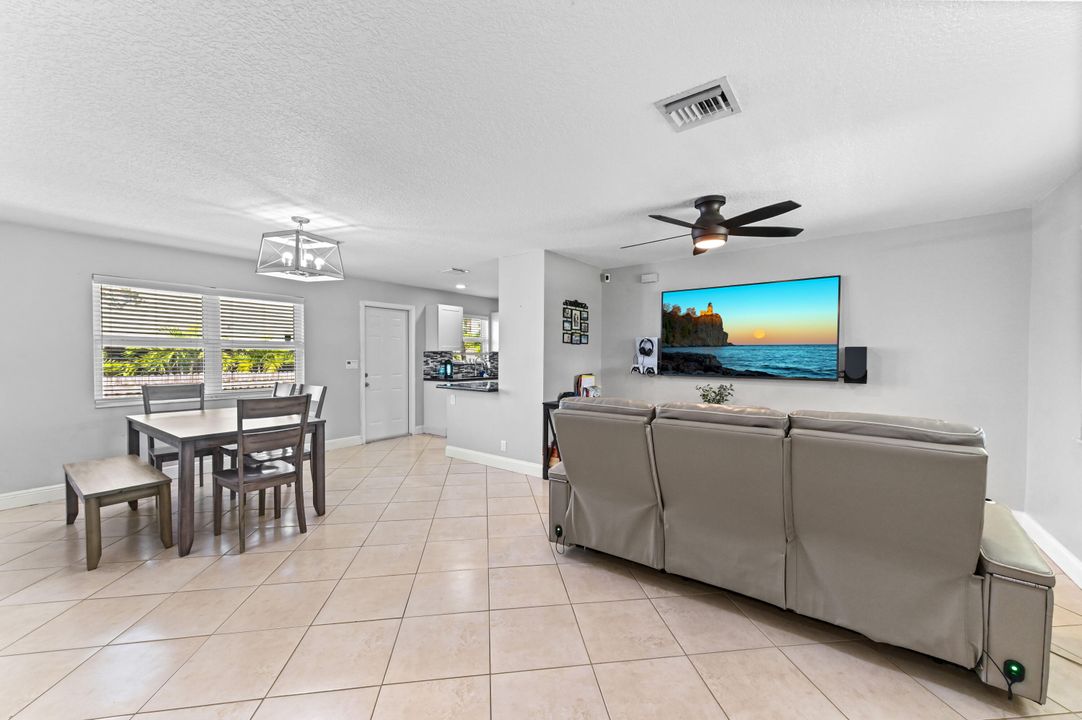 Active With Contract: $3,300 (3 beds, 2 baths, 1811 Square Feet)