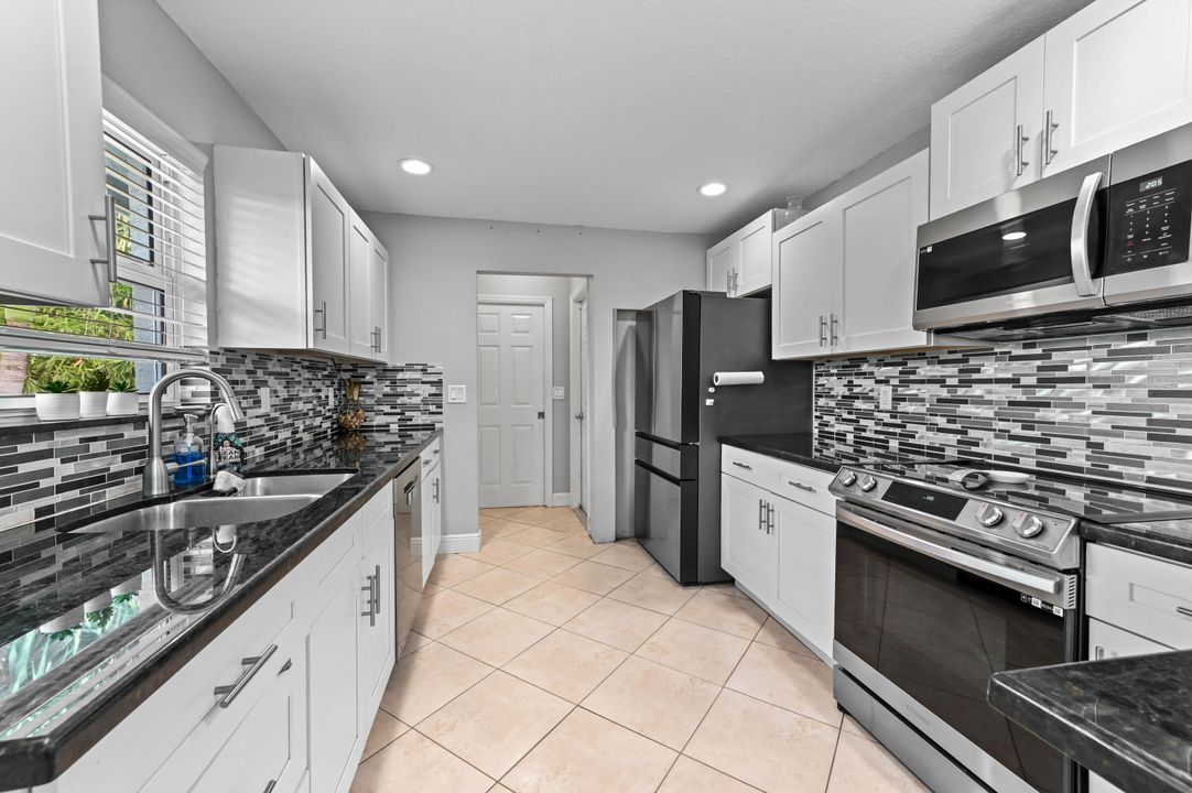 Active With Contract: $3,300 (3 beds, 2 baths, 1811 Square Feet)