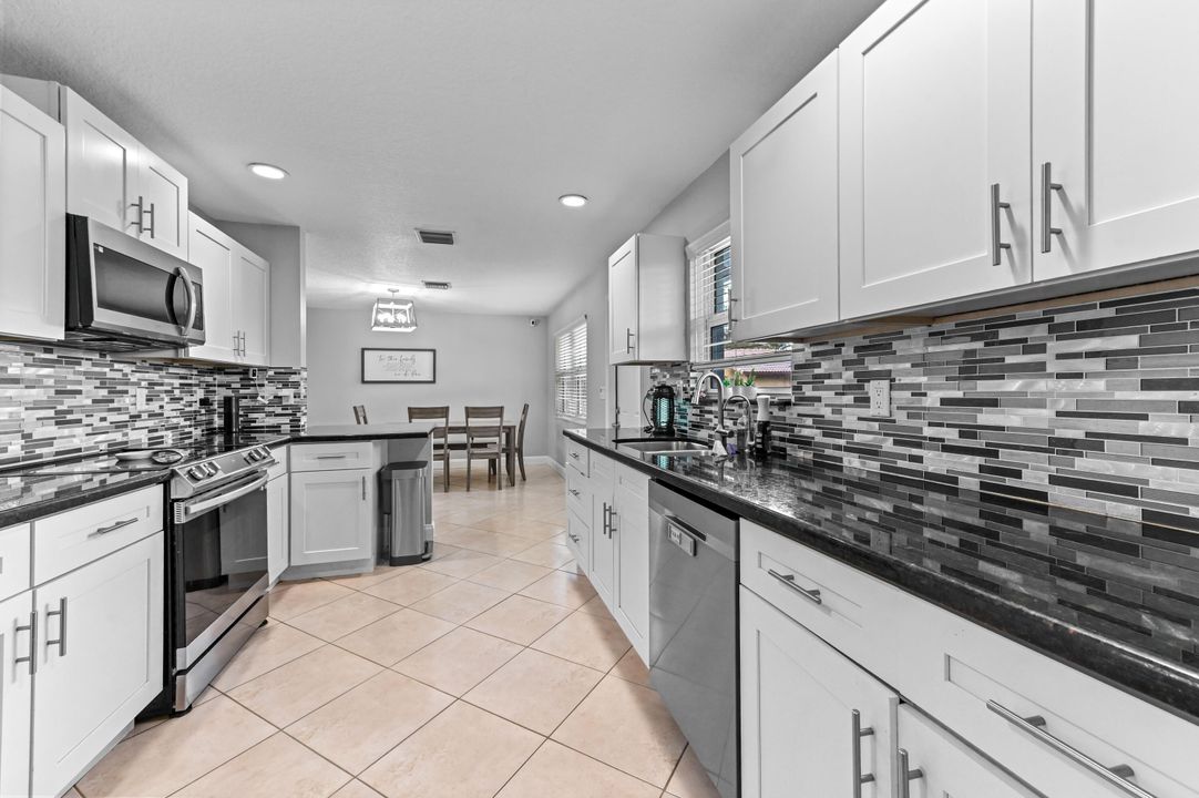 Active With Contract: $3,300 (3 beds, 2 baths, 1811 Square Feet)