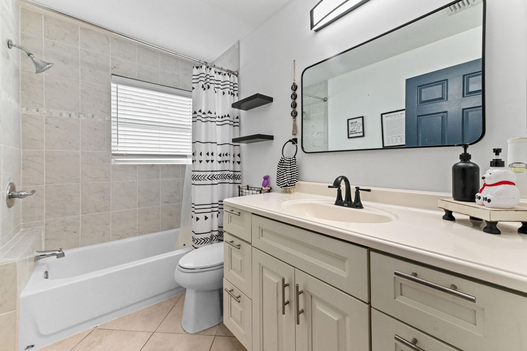 Active With Contract: $3,300 (3 beds, 2 baths, 1811 Square Feet)