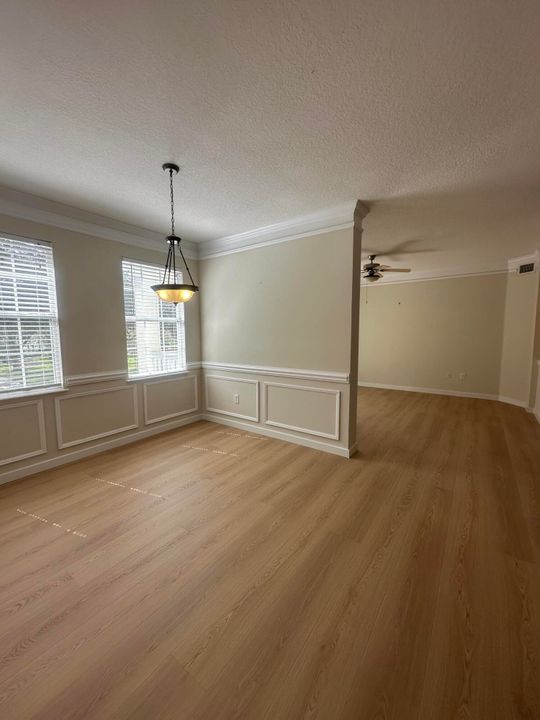 Active With Contract: $2,650 (2 beds, 2 baths, 1384 Square Feet)