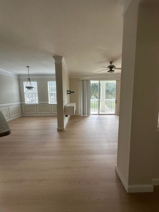 Active With Contract: $2,650 (2 beds, 2 baths, 1384 Square Feet)