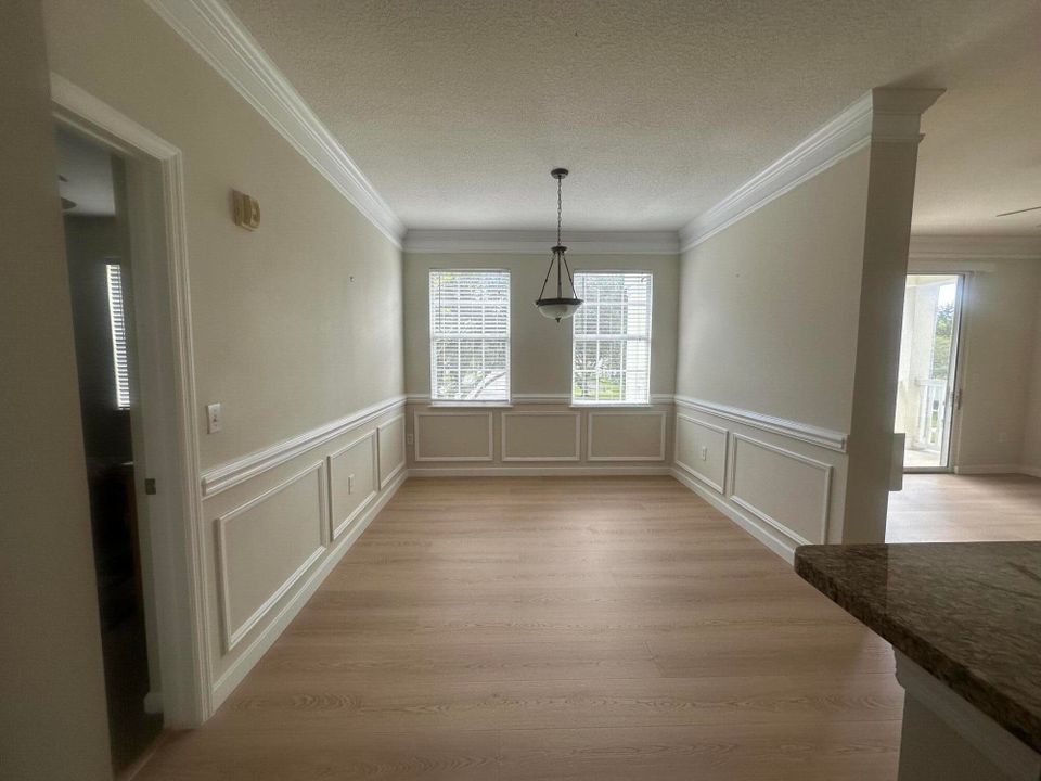 Active With Contract: $2,650 (2 beds, 2 baths, 1384 Square Feet)