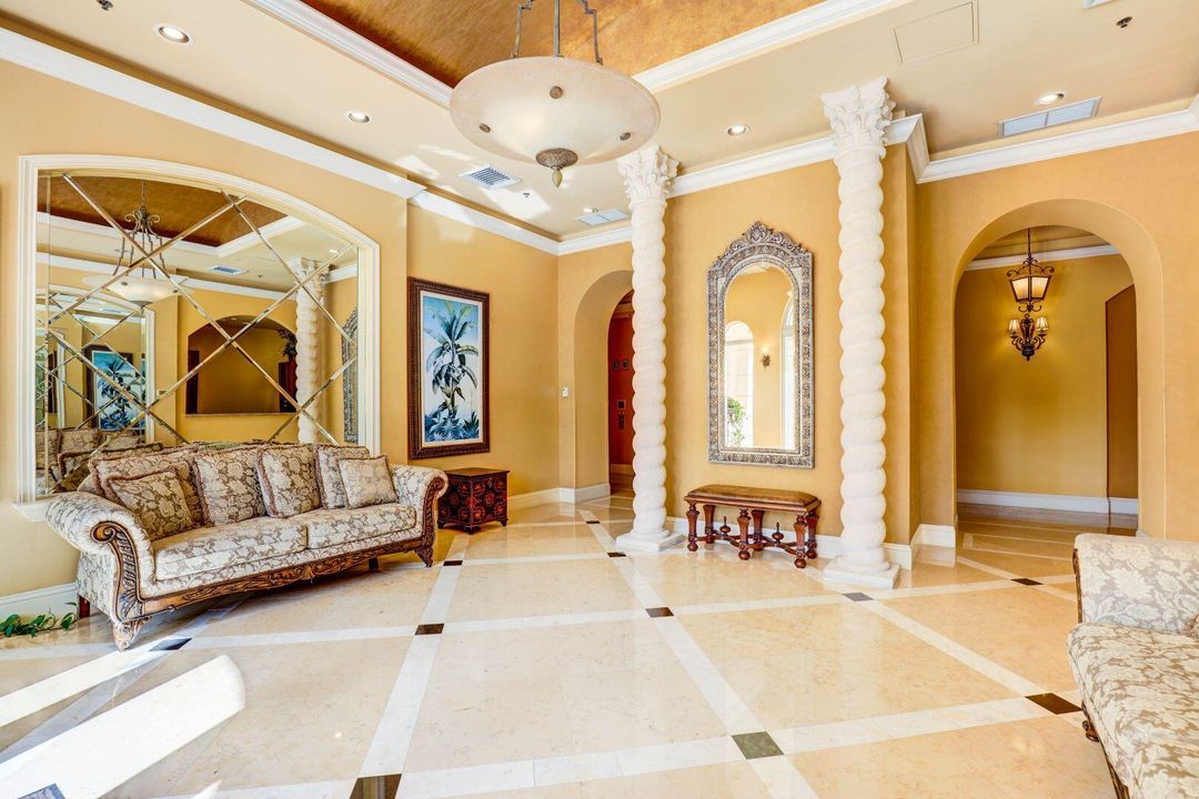 For Sale: $475,000 (2 beds, 2 baths, 1112 Square Feet)