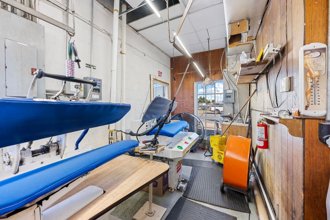 待售: $1,400,000 (0 贝兹, 0 浴室, 3880 平方英尺)