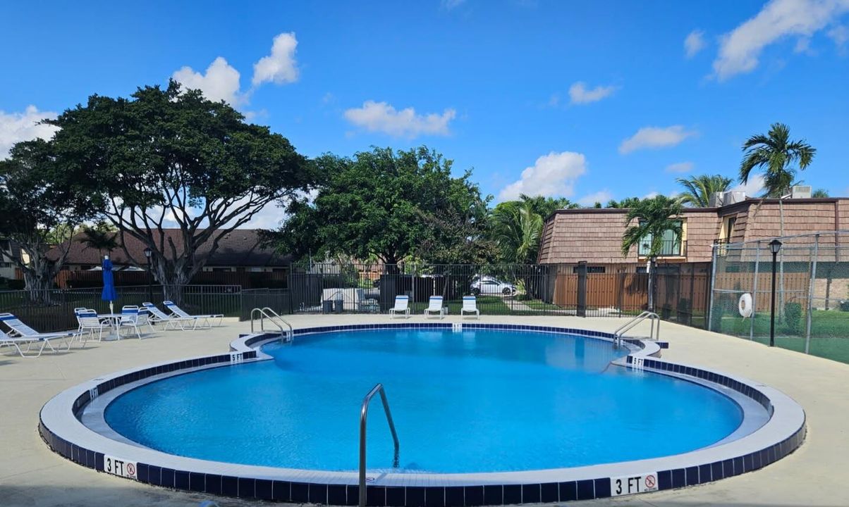 For Sale: $269,999 (2 beds, 2 baths, 1102 Square Feet)