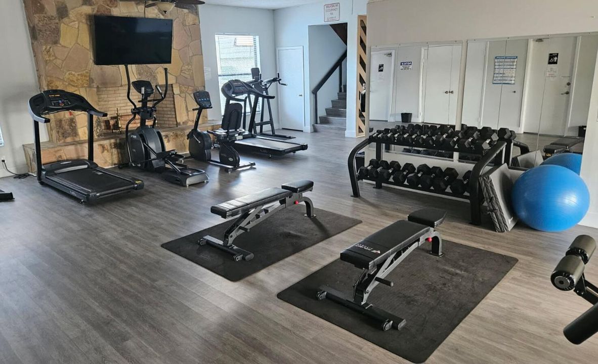 For Sale: $269,999 (2 beds, 2 baths, 1102 Square Feet)