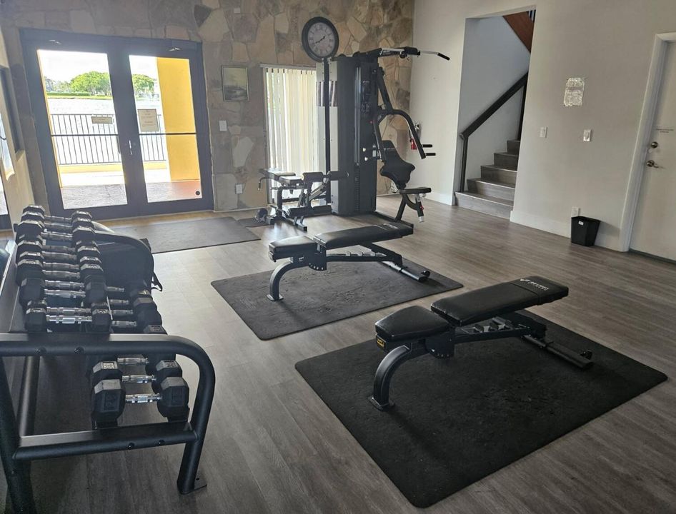 For Sale: $269,999 (2 beds, 2 baths, 1102 Square Feet)