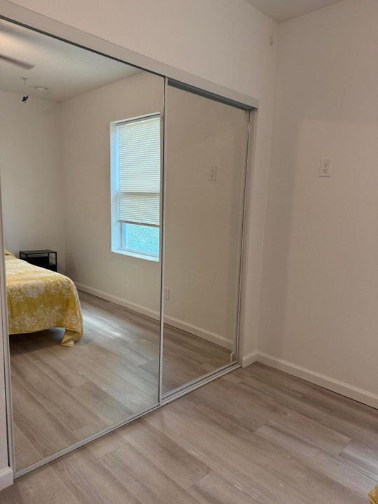 Active With Contract: $2,000 (2 beds, 2 baths, 864 Square Feet)