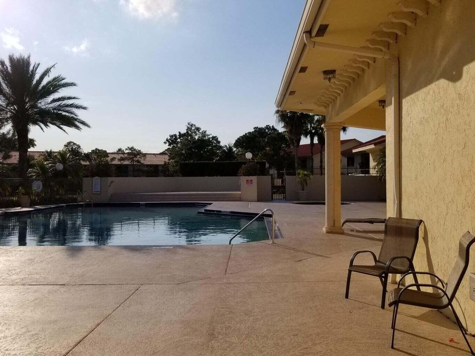 For Rent: $1,874 (2 beds, 2 baths, 952 Square Feet)