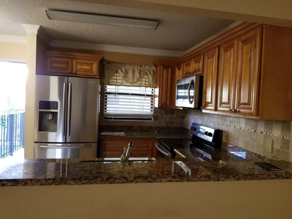 For Rent: $1,874 (2 beds, 2 baths, 952 Square Feet)