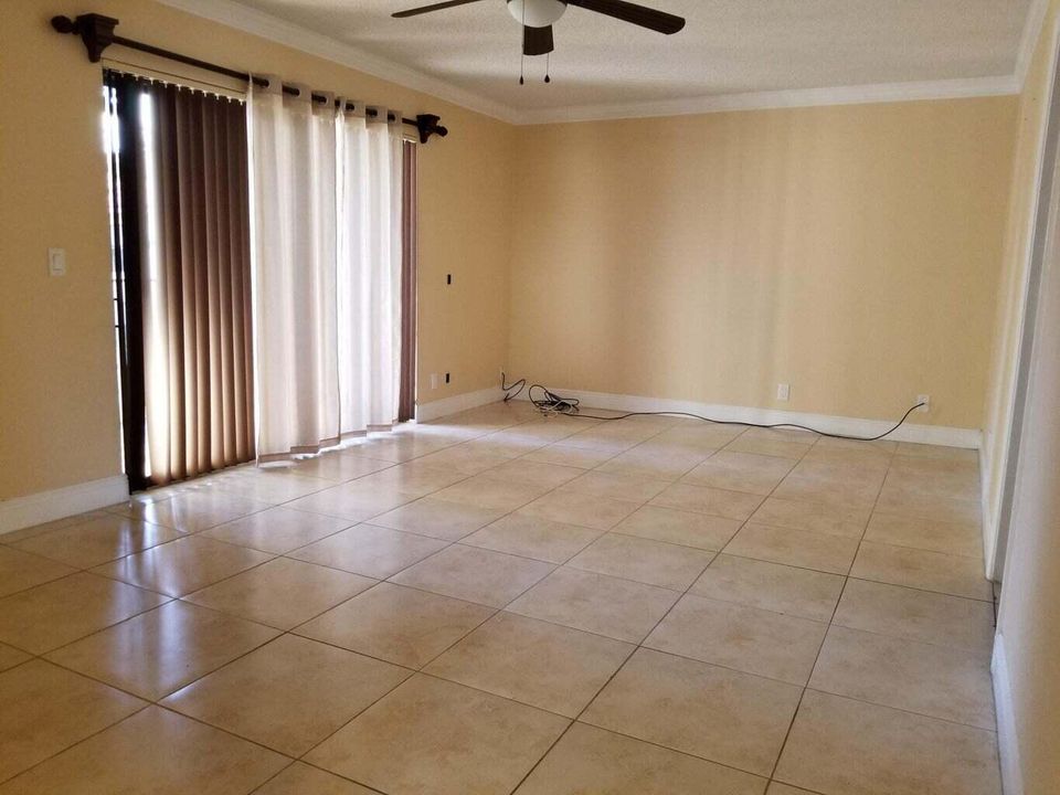 For Rent: $1,874 (2 beds, 2 baths, 952 Square Feet)