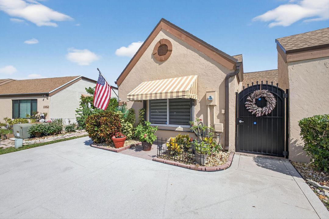 На продажу: $479,900 (2 спален, 2 ванн, 1378 Квадратных фут)