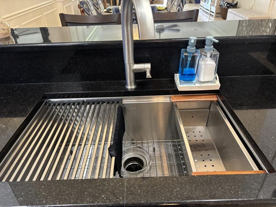 For Sale: $539,900 (2 beds, 2 baths, 1989 Square Feet)