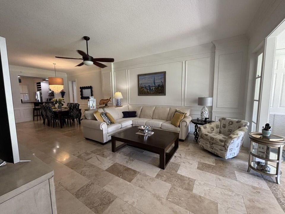 For Sale: $539,900 (2 beds, 2 baths, 1989 Square Feet)