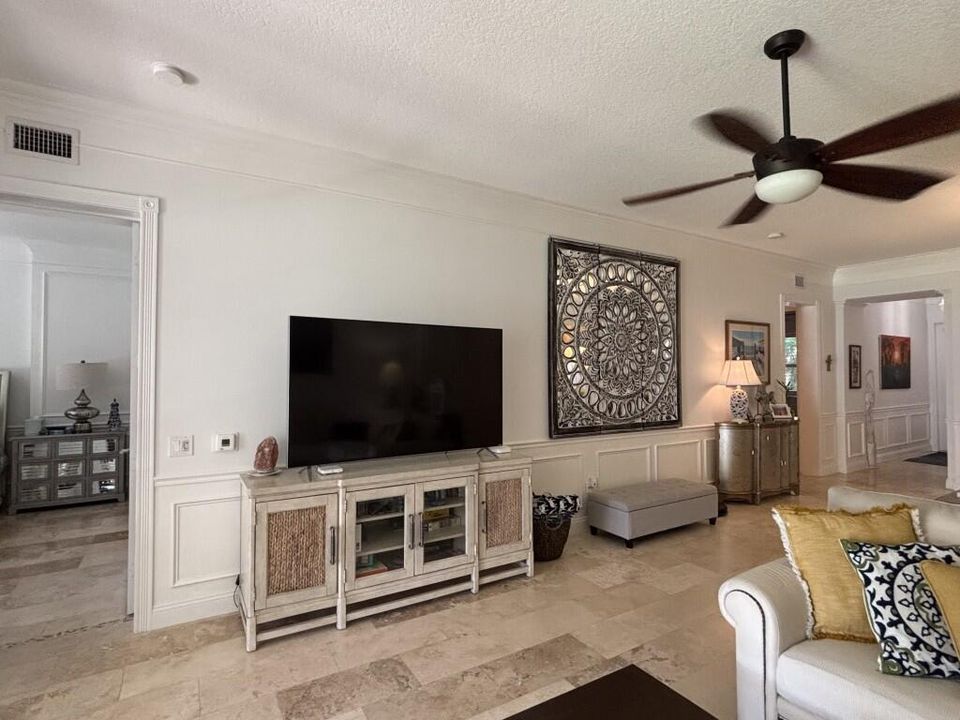 For Sale: $539,900 (2 beds, 2 baths, 1989 Square Feet)