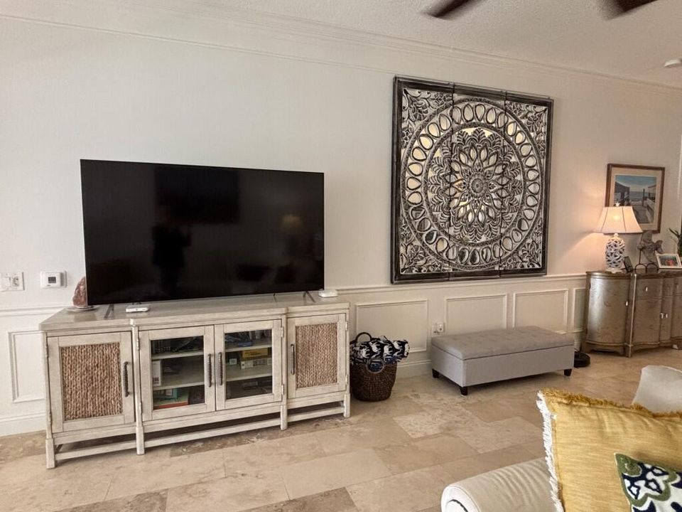 For Sale: $539,900 (2 beds, 2 baths, 1989 Square Feet)