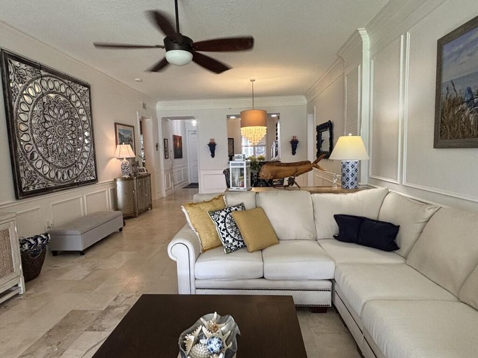 For Sale: $539,900 (2 beds, 2 baths, 1989 Square Feet)