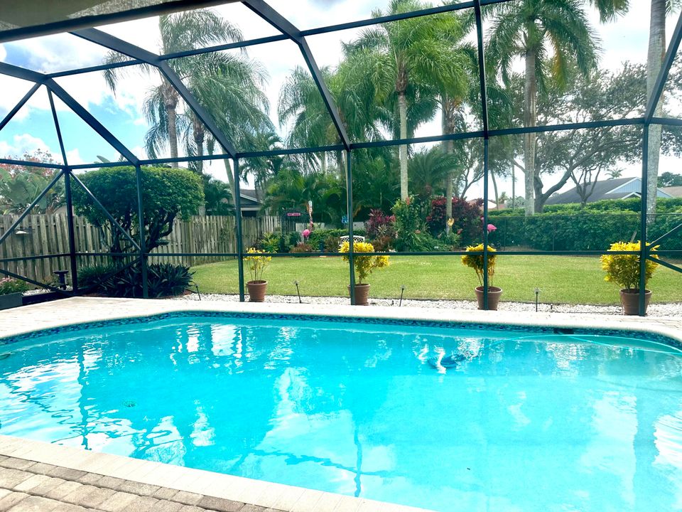 For Sale: $835,000 (4 beds, 2 baths, 1944 Square Feet)