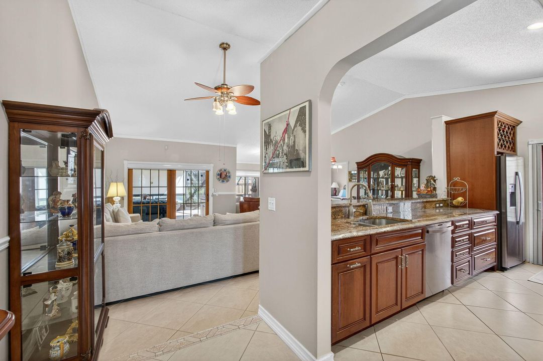 На продажу: $479,900 (2 спален, 2 ванн, 1378 Квадратных фут)