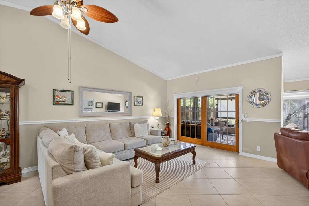 На продажу: $479,900 (2 спален, 2 ванн, 1378 Квадратных фут)