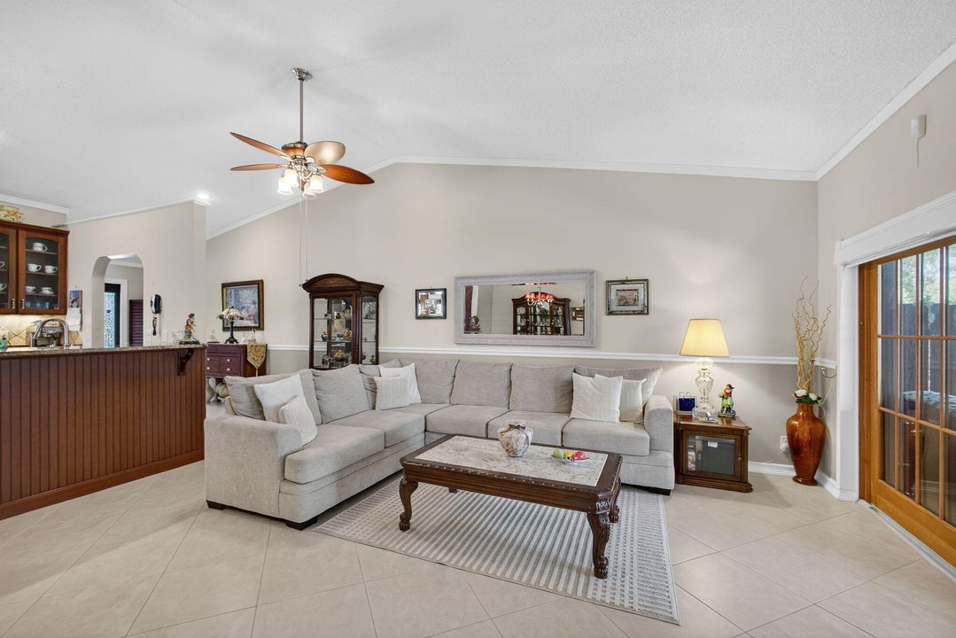 На продажу: $479,900 (2 спален, 2 ванн, 1378 Квадратных фут)