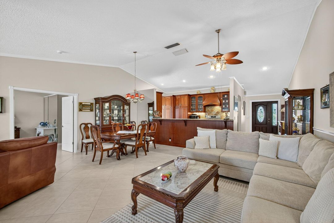 На продажу: $479,900 (2 спален, 2 ванн, 1378 Квадратных фут)